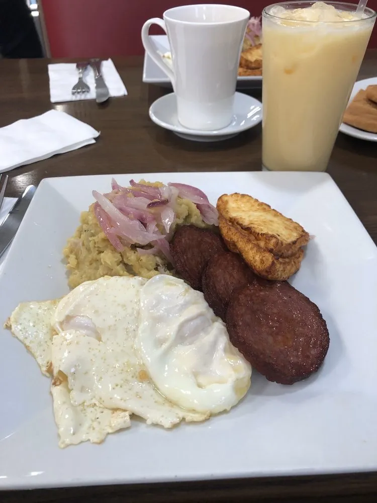 Mangu Con Huevos Salami Y Queso